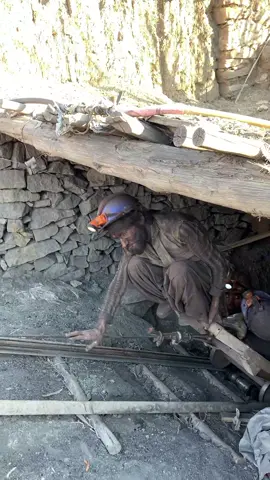 Coming back toward the surface of earth from 3000meter underground #diggingdeep #undergroundmining #blackdiamond #mining #hiddendiamond #usa🇺🇸 #hiddentreasure #goldmining 