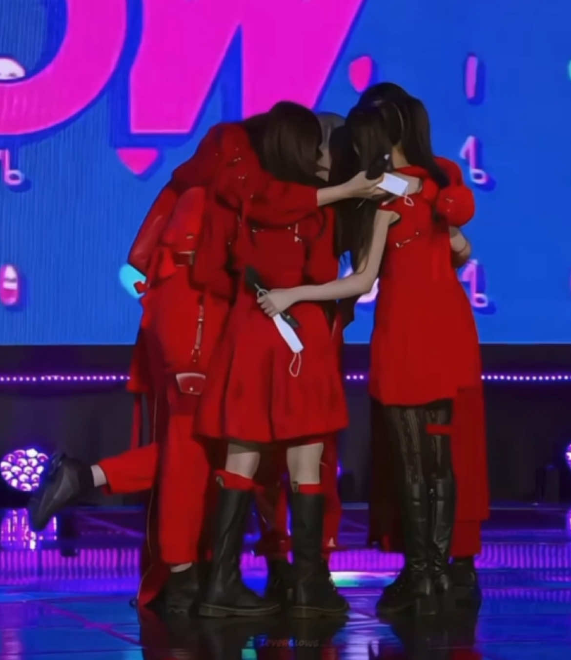 My girls😕#everglow #에버글로우 #ايفرقلو #everglowedit #everglowfancam #kpopfyp #fyp #viral #edit #foryou 