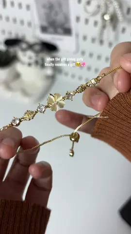 affordable valentines gift ideas for your girl 𓍢ִ໋🌷͙֒  #talabykyla #talabracelet #fyp #flowerbracelet #giftideas #fy #giftforher #giftforyourfriend #cutegift #ValentinesDay #fyy #fashion #accesories #foryou #bracelet #tiktokshop #OOTD #budolfinds #trending 