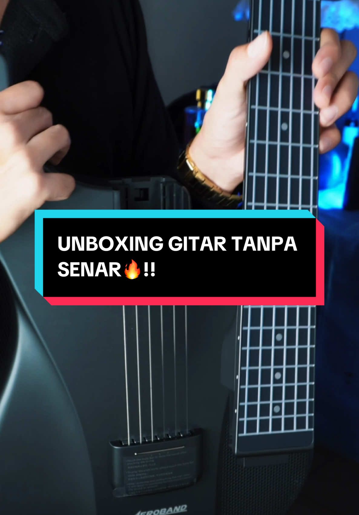 Unboxing gitar dari aeroband!! @aeroband.indonesia  Gitar ini memliki 9 sound preset bawaan. Gitar futuristik keren ini juga bisa jadi midi controller Guys🔥 #aeroband #arerobandguitar