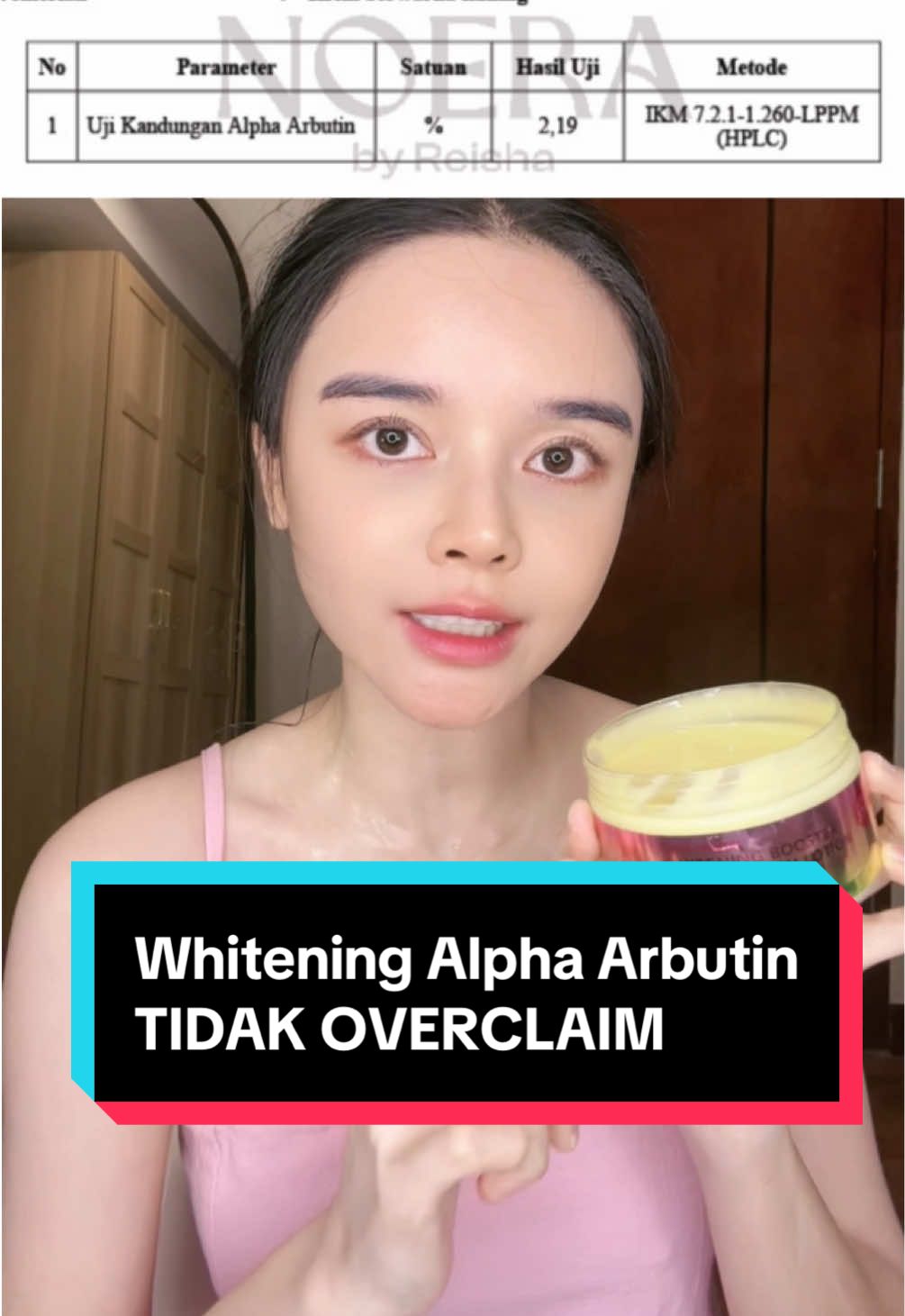 Berapa % alpha arbutin yang boleh disebut ‘whitening’ dalam artian memudarkan noda hitam dan mencerahkan kulit? 0,5-2% ya. Ini dari Noera 2,1% dari hasil labnya. Selain itu juga niacinamidenya di % whitening yaitu 6%, ada tranexamic acid 3% dan juga gluthatione. Juga ada kojic acid. Lengkap semua di produk ini gausah fomo bahan aktif. Sama ini lebih kental dan creamy tapi ga lengket. Bagus ini bagus itu? Sesuaikan dengan kondisi kulit dan preferensi masing2. Ini lebih cocok buat yang ga sensitif karena bahan aktifnya tinggi2 %nya. Boleh dilayer juga sama toner, kalo sama lotion lain bisa sama yang lebih cair/lebih kental. Sama sunscreen juga bisa. #hbdosting #alphaarbutin #tidakoverclaim #sig #hasillab #ui #persentase #whitening #brightening #bekasluka #melembabkan #mencerahkan #handbodydosistinggi #hb #handbody #skincare #bodycare #dryskin #nodahitam #lipatancerah #wangi #ringan #bodycream #cerah1badan #perawatan #bodycream #aftershower