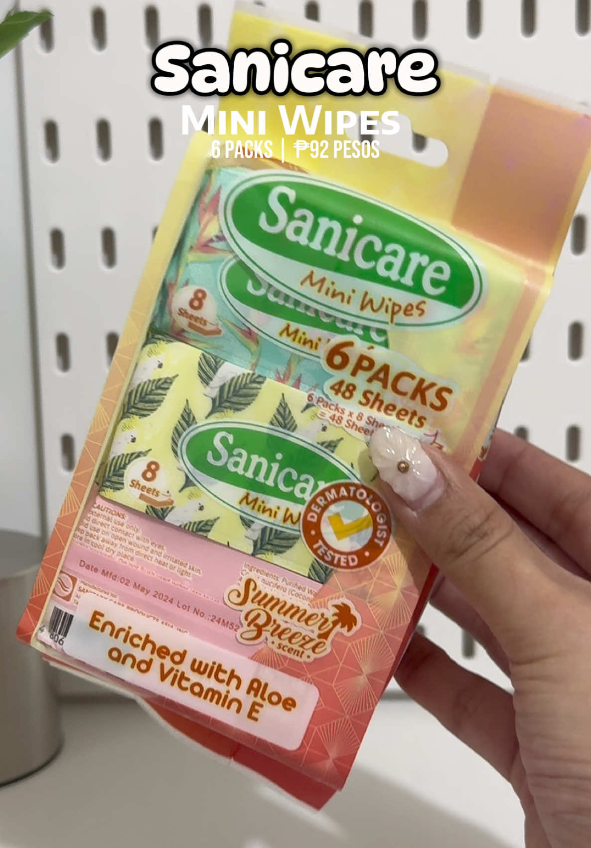 Mini Wipes na super handy at maganda ang quality. 🍃 Enriched with #aloevera and #vitamane  #sanicare #miniwipes #wipes #sanicareph #tissue #musthave #essential #onthego 