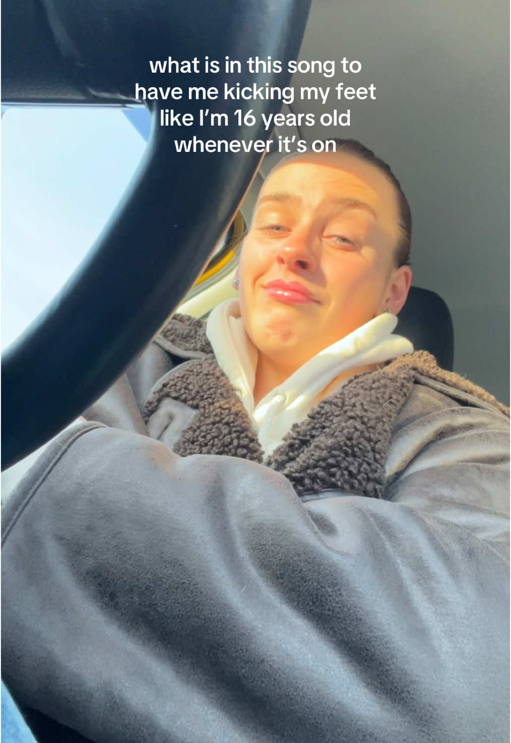 I feel like im laura jean covey the second i hear this intro #lauv #ilikemebetterwhenimwithyou #tatbilb #toalltheboysivelovedbefore #xokitty 