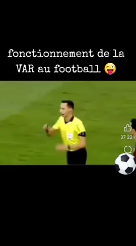voilà se que voie l'arbitre l'orque il consulte la VAR 🤣😂#humour #football 