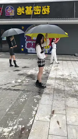 #payunghujan #payungteduh #payungbesar #tiktokshopofficialindonesia #wibgajian #shopmaster #trendingno1 