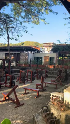 I mean how cool is this outdoor wood gym with an ocean view 😍 #costarica #costaricatravel #gym #workout #puravida #traveltiktok #lascatalinas #guanacaste 