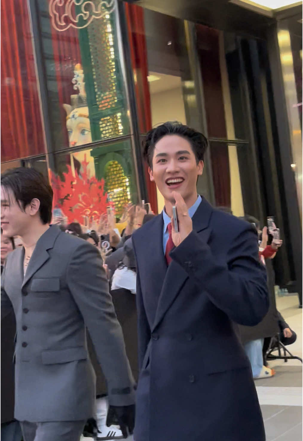 หล่อมากกกกกกกก จับที จะวูบ 🥹🤍 TAYNEW WITH GALAXY S25 ULTRA #GalaxyxTayNew  #Tawan_V​ #Newwiee  #เตนิว #TayNew #HereAIamMusicFest  #GalaxyS25Ultra #GalaxyAI 