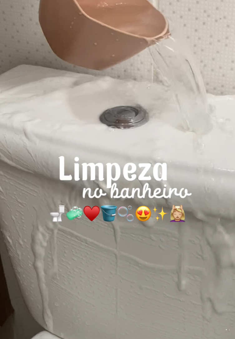 Você lava o banheiro toda semana amiga? 🫧🪣🚽 #limpezadacasa #foryoupag #asmrsounds #vaiprofy #banheiro #espuma #satisfyingvideo 