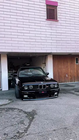 #fy #bmw #bmwe30 #e30 #fy #carlover #oldschool #car #bbsrs #bbs #bbswheels #tiktokcars #bmwmotorsport #zürich #videoviral 