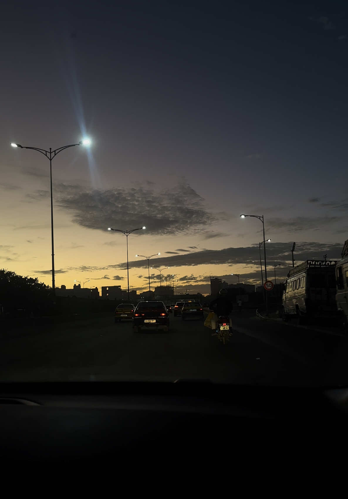 Tout dans la création n’est que pure beauté. Au Sénégal 🇸🇳 nous avons de magnifiques lever et coucher de soleil. Des fois prenez du temps pour apprécier les chefs d’œuvres divins.🤍