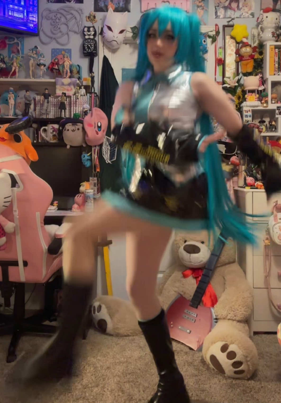 Weekly sturdy post as the girl from Fortnite 😎 #hatsunemiku #hatsunemikucosplay #sturdy #justdance #fortnite 