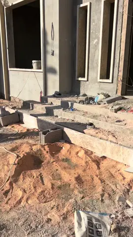 أعمال تشطيب مدخل فيلا سكنية بطابع نيو كلاسيك مع استخدام الرخام الليبي 