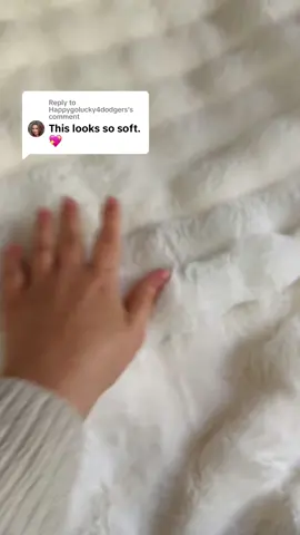 Replying to @Happygolucky4dodgers it is SO soft! #bigblanket #faux #rabbit #blanketlife 