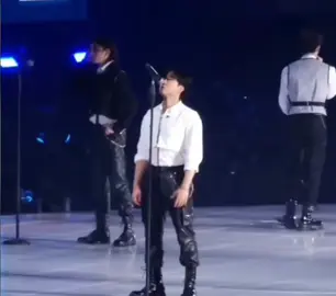 leeknow reminding Changbin hes 5cms taller than him at every opportunity #leeknow #changbin #short #skz #straykids #tease #fyp @straykids_japan @Stray Kids 