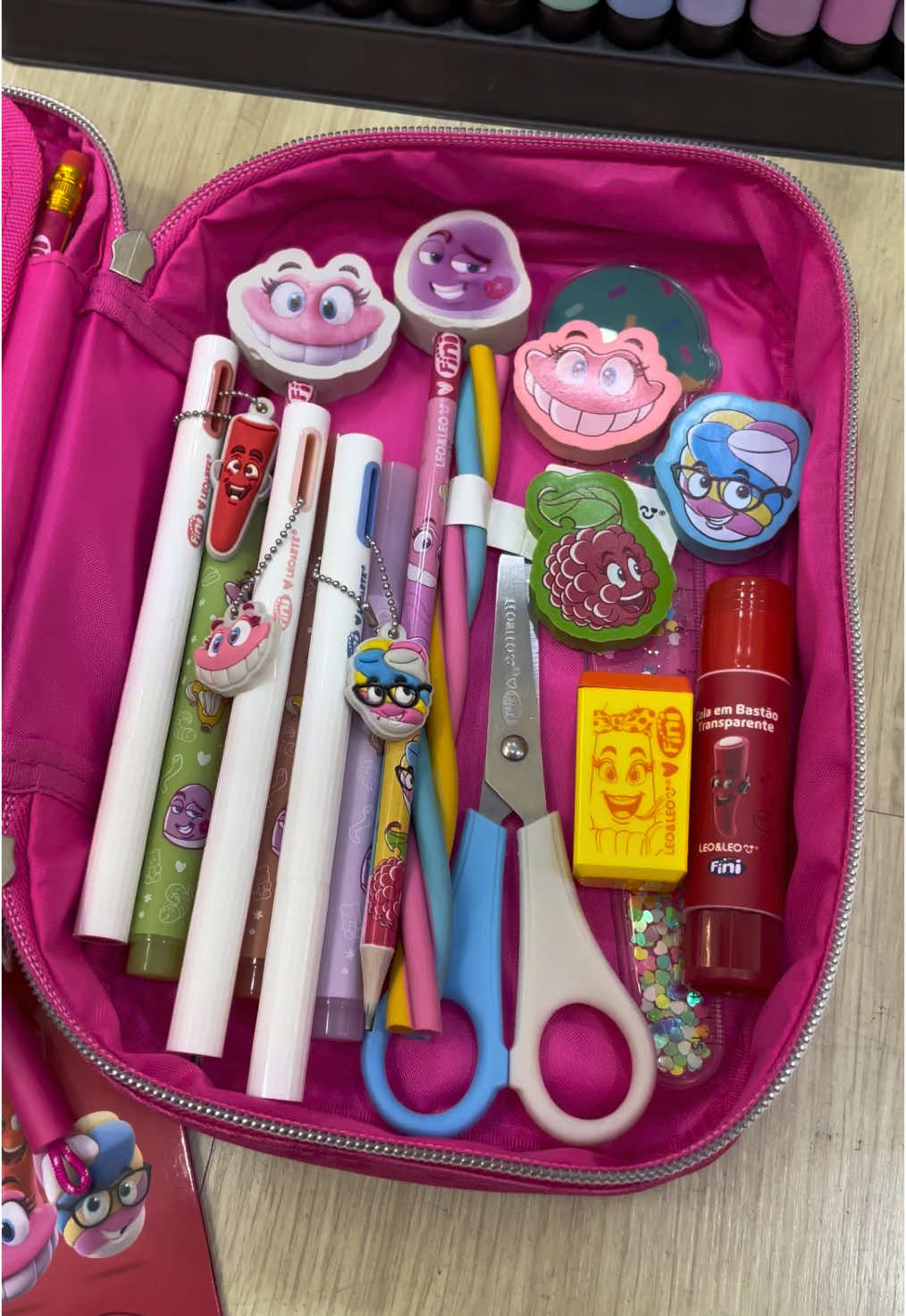 VAMOS MONTAR UM…ESTOJO DA FINI?🤓🍬|PAPELARIA LIANE#papelarialiane #sorocaba #itu #materialescolar #fyp 