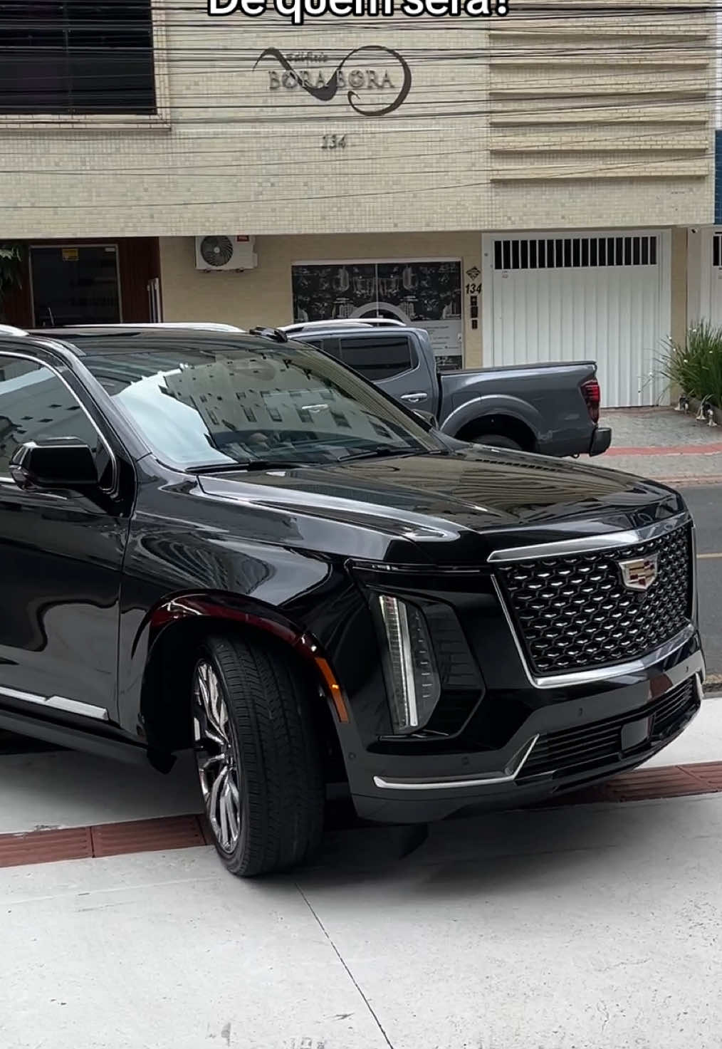 1º Escalade do Brasil em BC  Já sabe de quem é?  @eitelfosb @Renato Cariani  #escalade #2025 #mctuto  #unico #exclusivo #carros #praia #balneariocamboriu #bc 