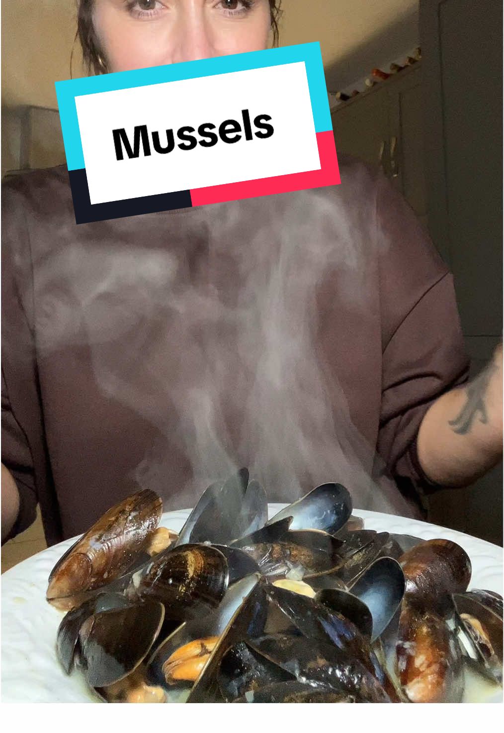 Yummy 😋 #mussels #Seafood #Eat #Eating #EatWithMe #Dinner #DinnerWithMe #DinnerIdeas #Food #FoodLover #FoodTok 