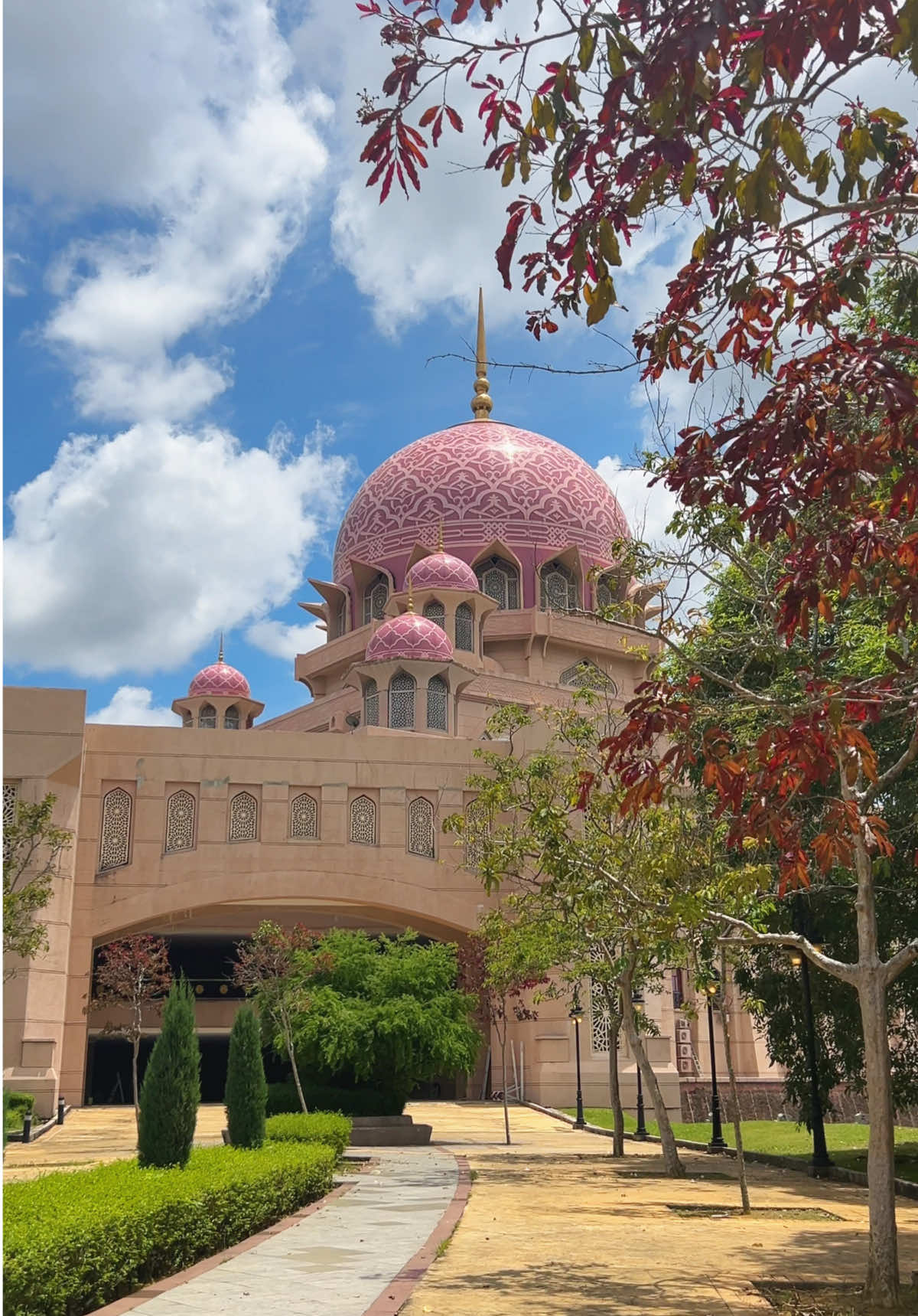 Pink Mosque of Putrajaya  #mosque #malaysia #putrajaya #pink #islamicarchitecture #islamic #mosquee #travel #malaisie 