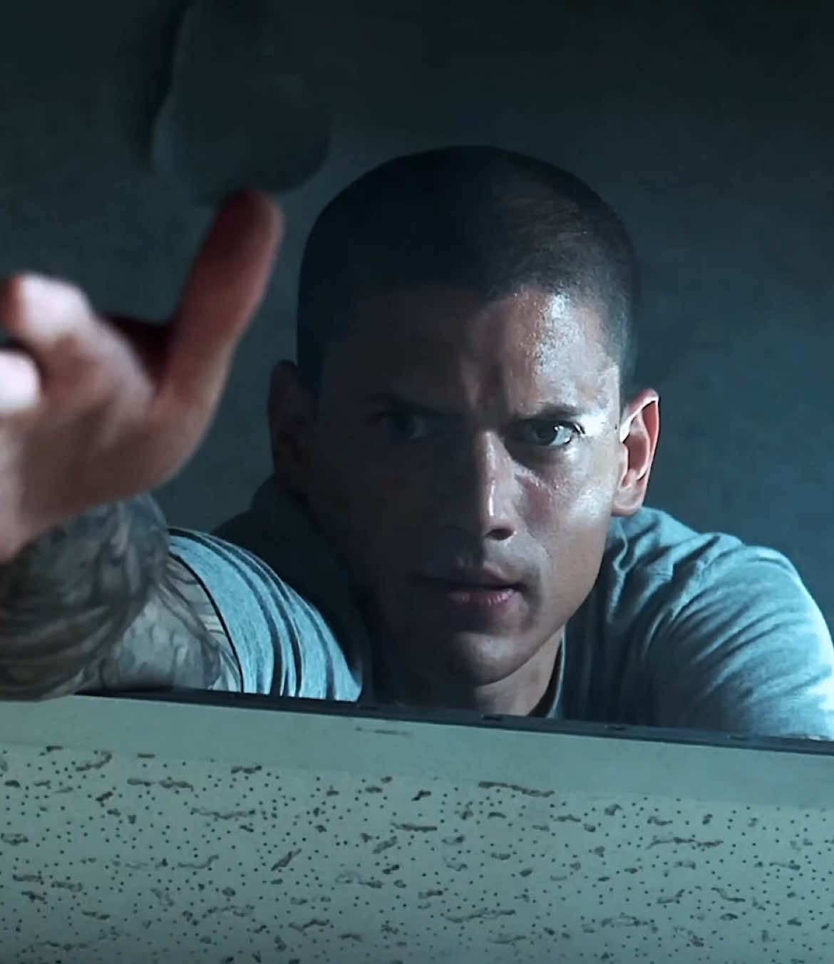 its so lonely in my mansion #prisonbreak #prisonbreakedit #michealscofield #michealscofieldedit #tvshow #tvshowedit #fyp #fy #foryoupage #viral #edit #dontletthisflop #kwamvsp 