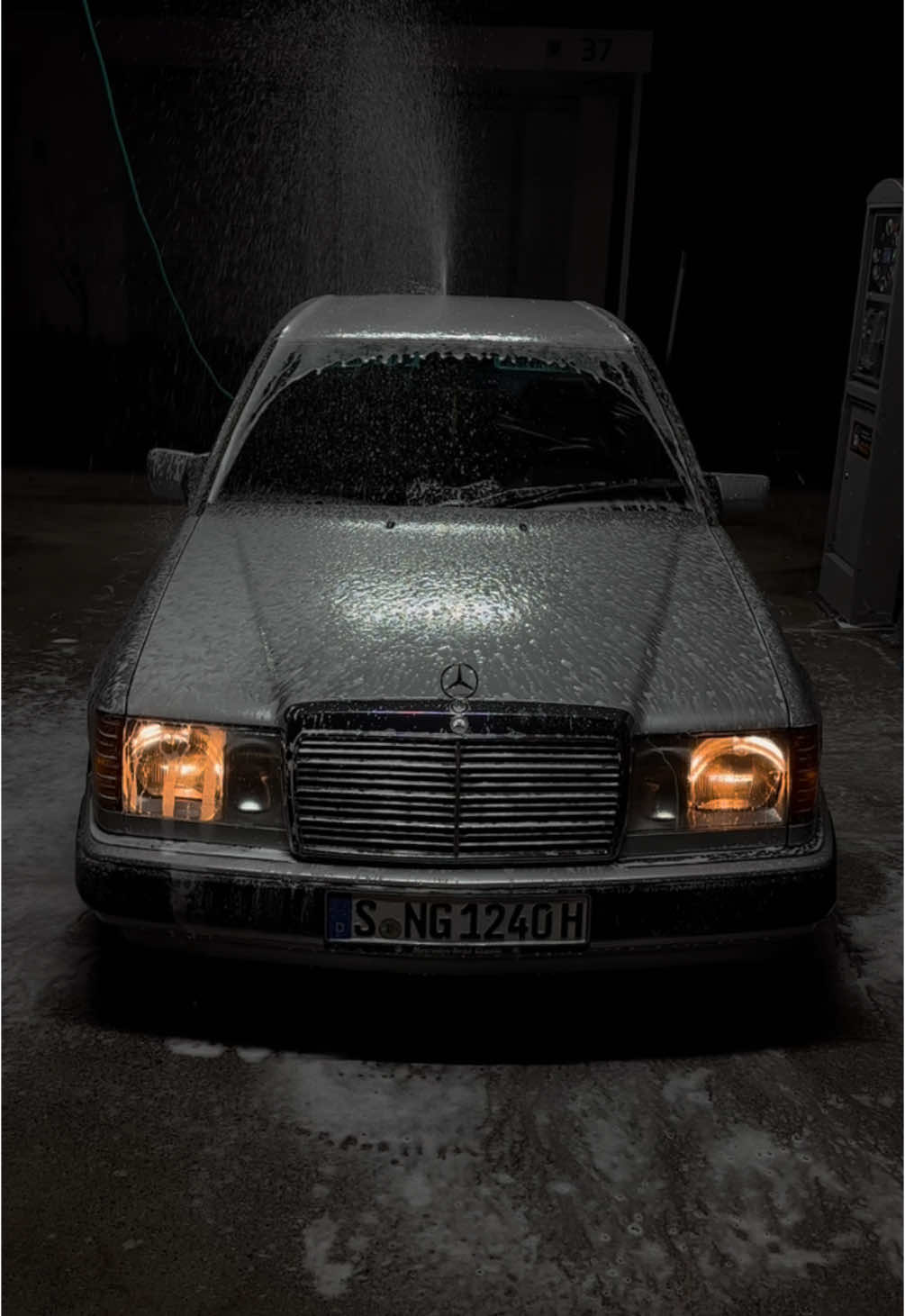 Bei diesem Scheibenwischer kann keiner mithalten😁.             #w124 #mercedes #amg #oldtimer #c124 #benz #fyppppppppppppppppppppppppp #fyp #fyp #fypageシ #trendingvideo #tik_tok #carsoftiktoks #daimler #benz #waschanlage #trendy 