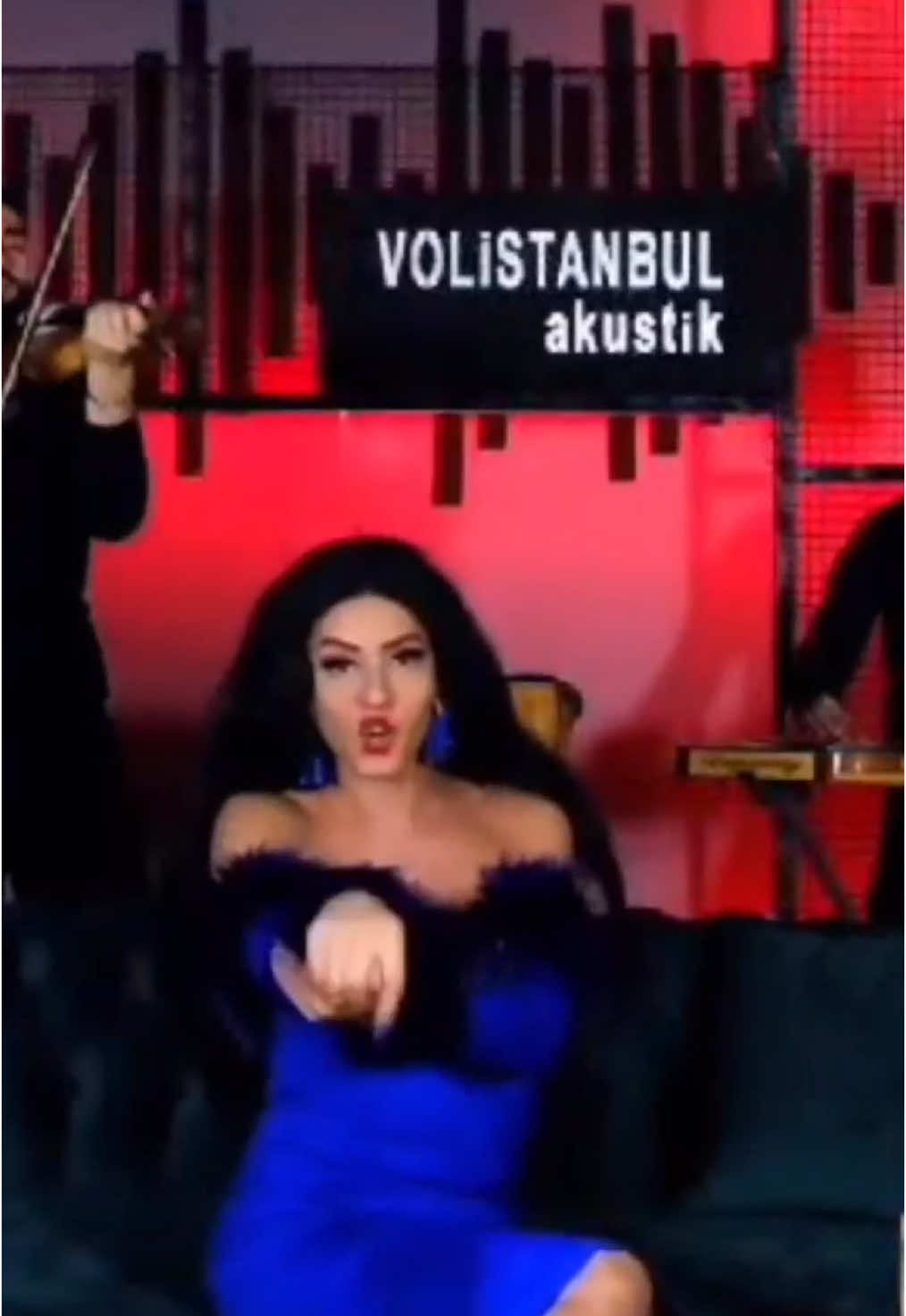14 Şubat yaklaşırken efsana şarkıyı hatırlayalım o zaman bol bol video çekiniz #caglaakalın @Çağla Akalın 