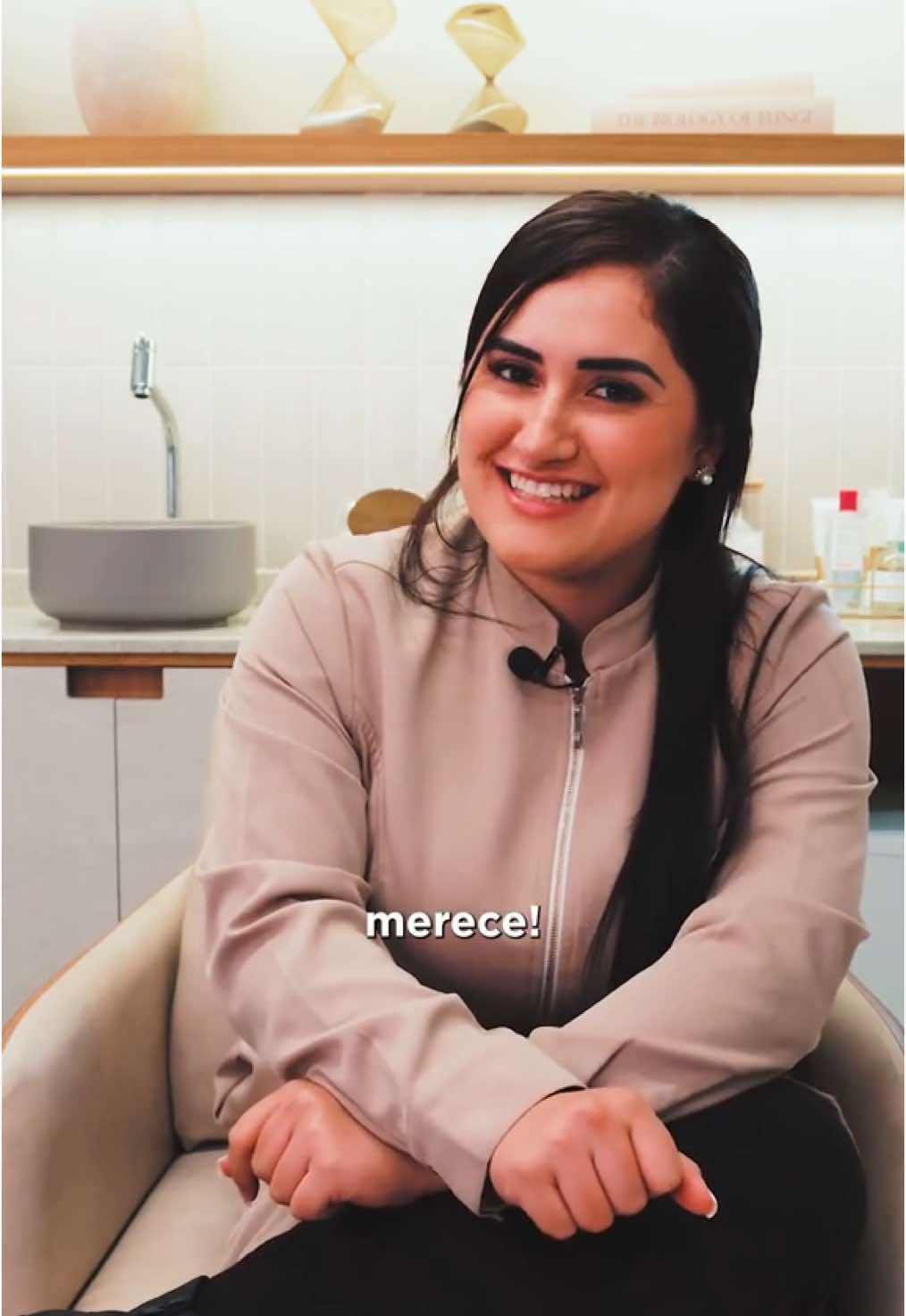 O estresse pode estar afetando sua pele mais do que você imagina! Você sabia que o estresse pode refletir diretamente na sua aparência? Quando estamos sob pressão, o corpo libera o hormônio cortisol, que, em excesso, pode prejudicar a saúde e beleza da pele, cabelos e unhas. 😰 No vídeo de hoje, explicamos os principais efeitos do estresse e compartilhamos soluções para cuidar da sua pele e do seu bem-estar, de dentro para fora. 💖 🌟 Agende um momento só para você! Pequenos gestos de autocuidado podem transformar sua autoestima e renovar sua beleza natural. Dra. Amanda Paola - CRBM 31806 #BelezaSemEstresse #Autocuidado #CuidadoComAPele