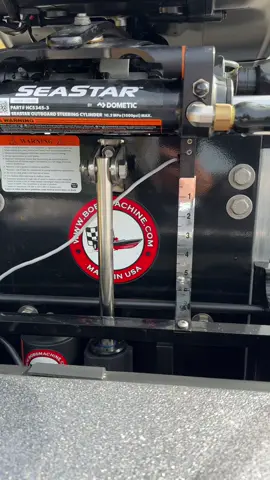 Lower or raise your outboard with the push of a button. #BobsMachine #jackplate #boating #outboard #fishing 