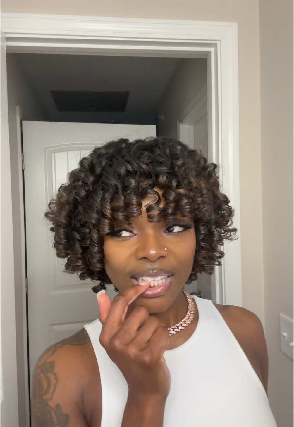 NEVER curling my hair another way 🤯💕  #rickjames #pinkyfromfriday #flexirods #flexirodset #flexirodsonnaturalhair #flexirodonshortbob #lowporosityhair #mielleorganics #miellehairproductsblackgirl #curlyhairroutine #flexirodblackgirl #flexirodtutorial #fyp #foryou #doechii #issarae 