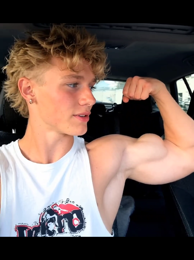 💪Gotta Love Boys Who Flex💪 #prettyboy #muscleboys #flexing #aiboys 