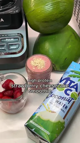 A high protein sweet treat for our wellness divas 🥥🍰 #vitacoco #coconutwater #highprotein #smoothie #smoothierecipie #cheesecake #strawberry #healthy #Recipe #fyp 