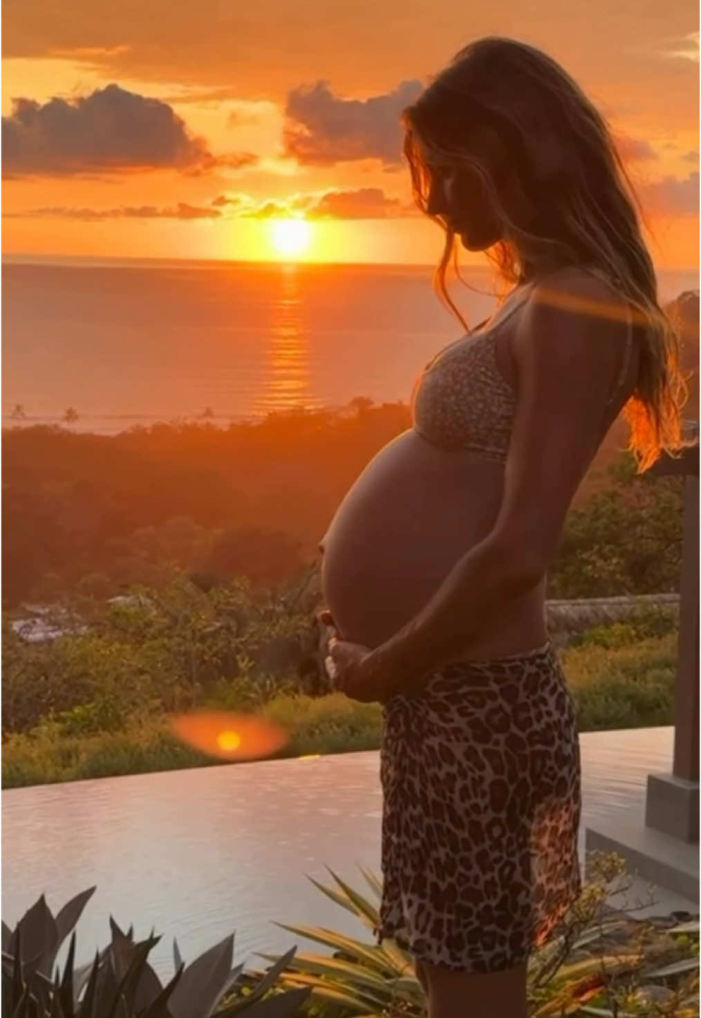 Gisela Bündchen comparte imágenes de su baby bump 📹@gisele #elmundoderegina #reginatelocuentamejor #celebrity #famosos #giselebundchen 