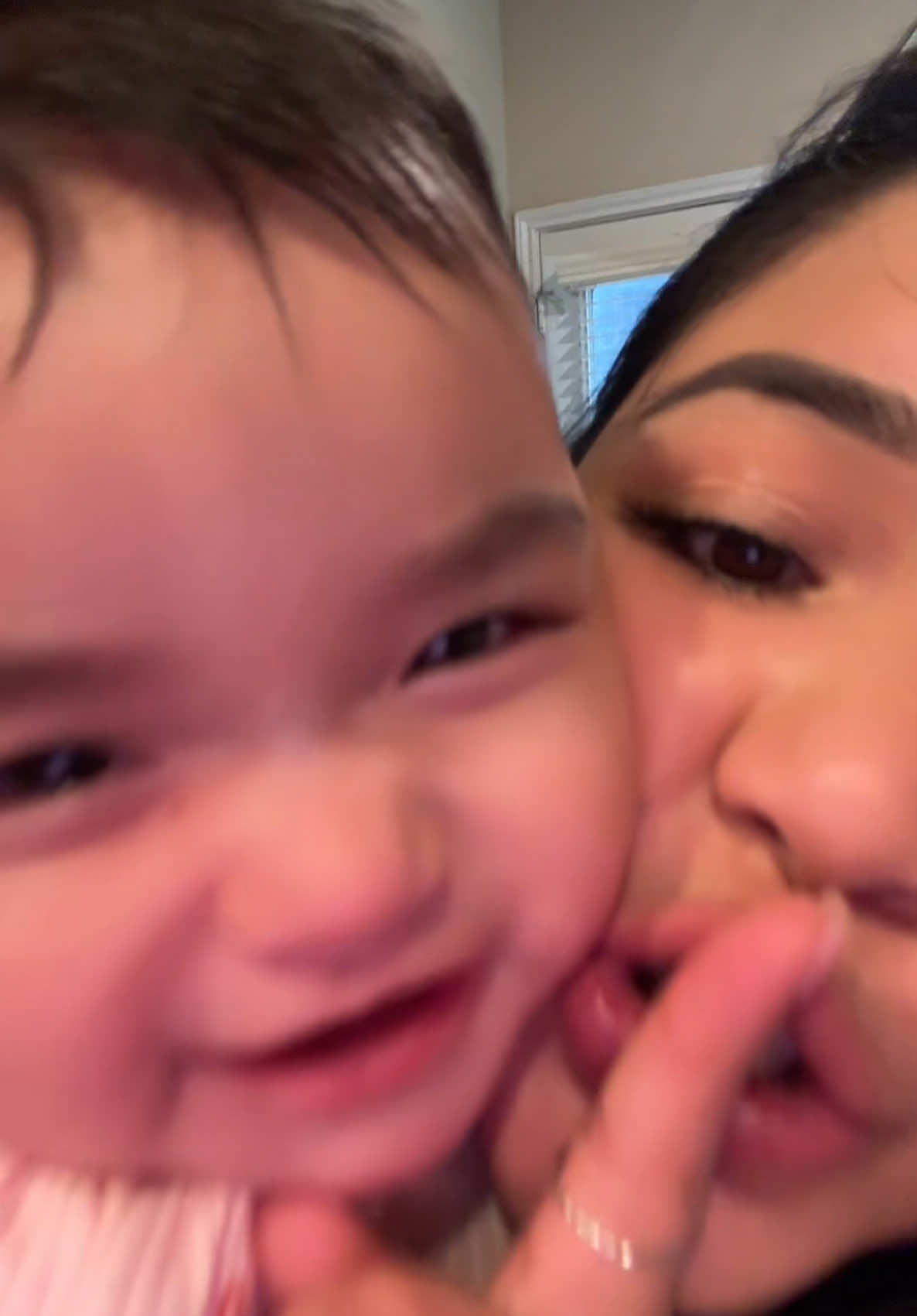 Shhhhh 🤫🤫🤫  #mamaehija #mamaprimeriza #tikviral #fyp #humor #badbunny #parati 