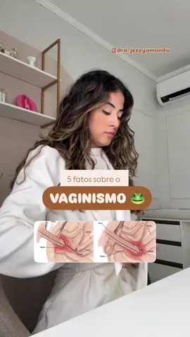 Vamos falar sobre DOR NA RELAÇÃO? A dor acontece pq a sua musculatura íntima (assoalho pélvico) contrai involuntariamente!  Existe 2 tipos de dor: VAGINISMO: a mulher não consegue penetração de jeito nenhum DISPAREUNIA: A mulher consegue penetração (completa ou incompleta) porém com dor. Os sintomas podem ser: • Dor na relação s&xual; • Dor para realizar exame ginecológico; • Dor para inserir absorvente interno/coletor; • A sensação ao tentar pnetr4ção é como de rasgo/ corte/ queimação na v4gina • Falta de l*bido; • Ausencia de org4smo; ASSISTA O DESTAQUE 