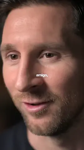 Si querés crear contenido con la voz de Messi, checkeá esta IA. Por que no solo podés usar la voz de Messi, si no que también podés generar imágenes, podcasts, resumir, investigar, hasta calcular asados jajaja. Por eso si la querés usar ahora, comentá 