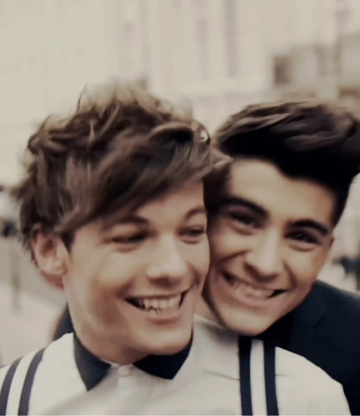 somewhere in the crowd there’s you!! this means so much to me omg #zouis scp: @e 🍉  #louistomlinson #zaynmalik #louistomlinsonedit #zaynmalikedit #onedirection #onedirectionedit #louisandzayn #fyp #goviral tags: @gia ‹𝟹 @a ᥫ᭡. @aaliyah :p @tatum ♡︎ @ᥫ᭡. @lynn ✩ @𝒏⋆˚𝜗𝜚˚⋆ @ems 🎸 @gevvy ❀ 