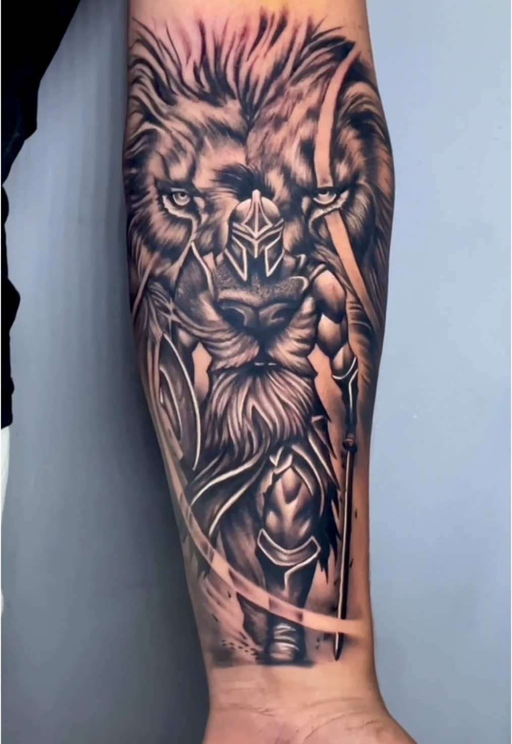 GUERRERO tattoo . . . . #tattoorealistic #blackandgreytattoo #tattooart #tendencia #tattooviral #guerrero #leon #animaltattoo #tattooideas #mexicotattoo 