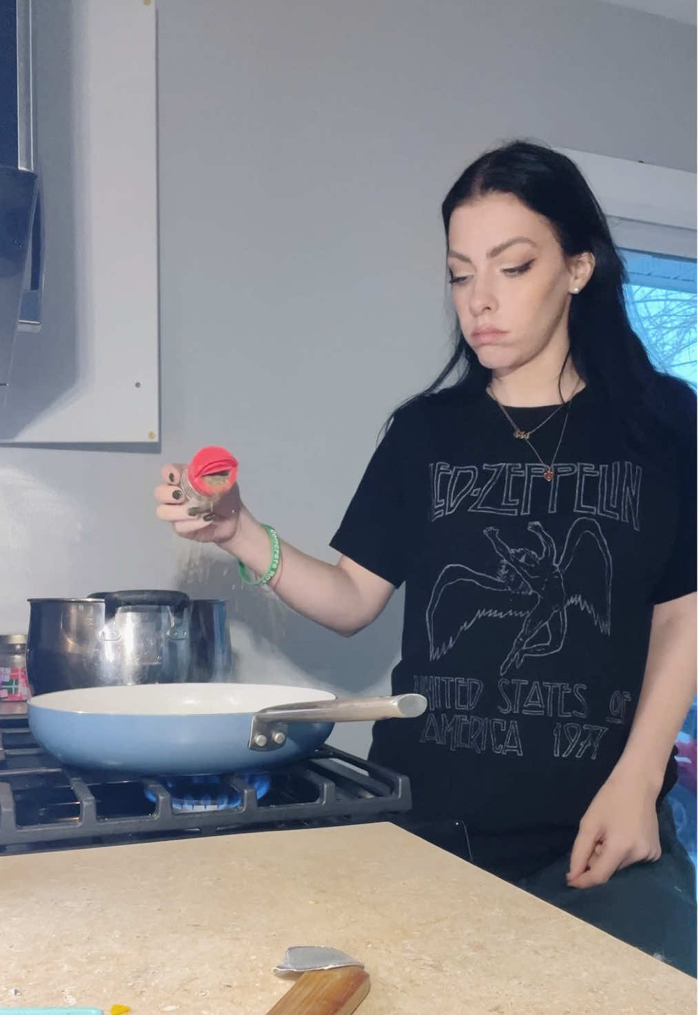 I guess I just didn’t feel like talking much this day 😂 This recipe is soooo good though 🤤 #fyp #foryou #bloompartner @Bloom Nutrition #parenting #singlemom #momlife #MomsofTikTok #parentsoftiktok #Recipe #DinnerIdeas #cooking #pasta #pastarecipe 