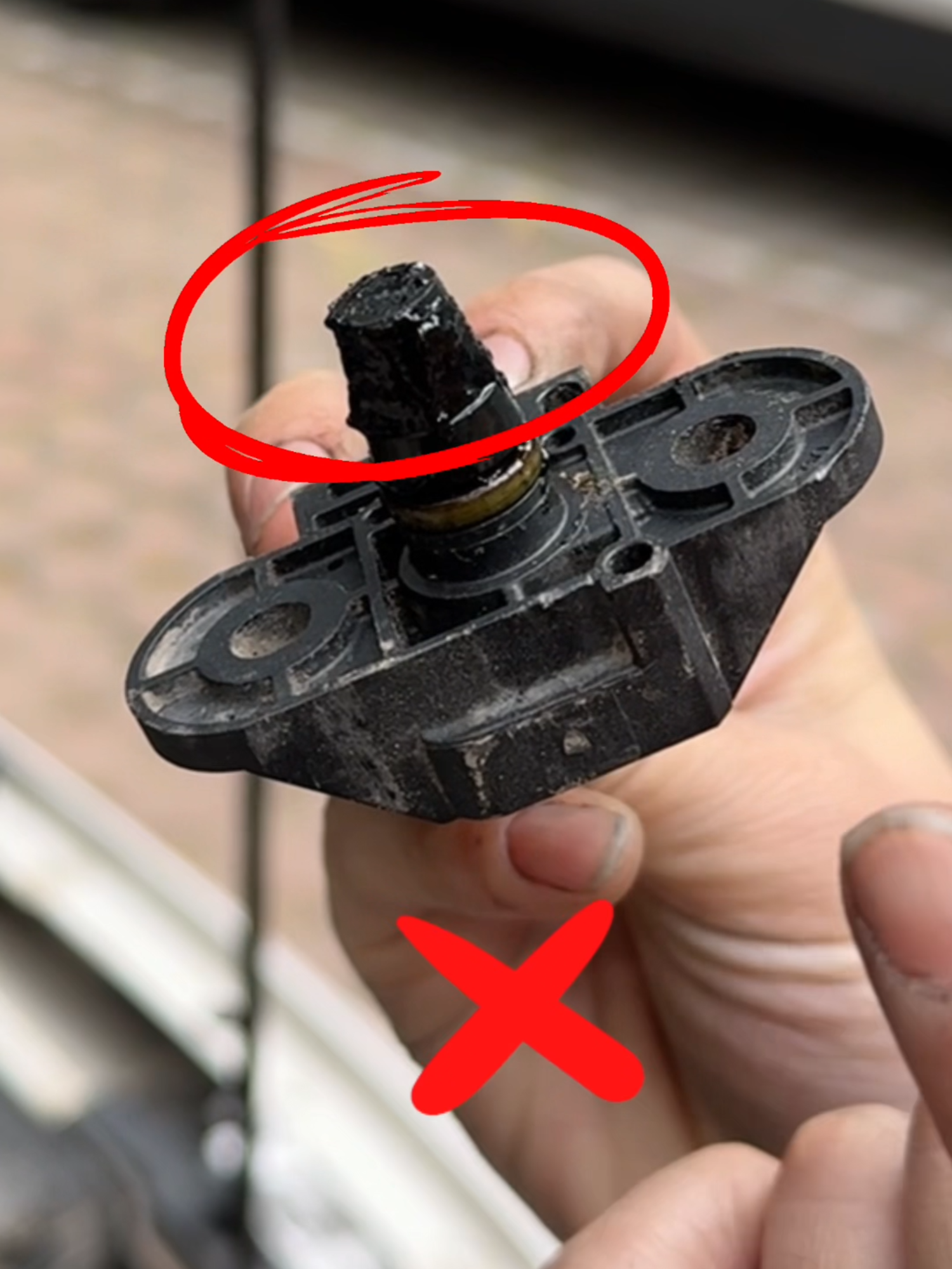 Unstable idling of the car may be caused by blockage of the intake air temperature sensor#driving #cardrivinglessons #carpart #drivinglessons #tips #DIY #car