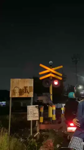 bahan sw mu#fyp #fypシ゚viral #vibes #keretaapi #sw #storykeretaapi #2025 #madiun24jam 