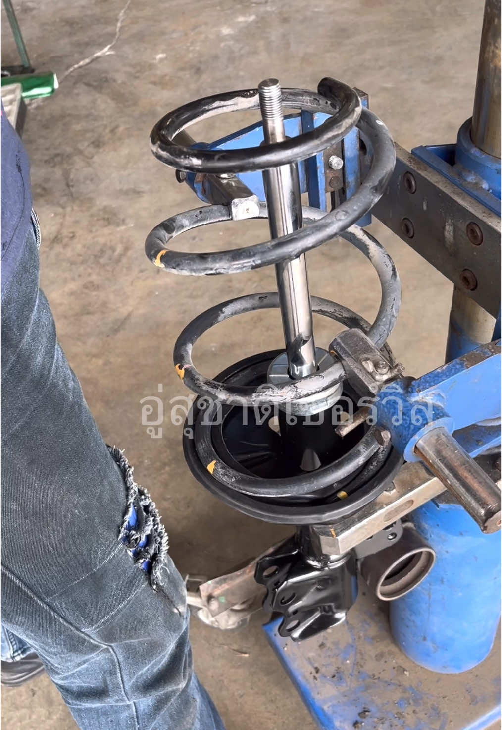 วิธีเปลี่ยนโช้คหน้าALTIS#อู่สุชาติเซอร์วิส #fyp #โช้คอัพ 