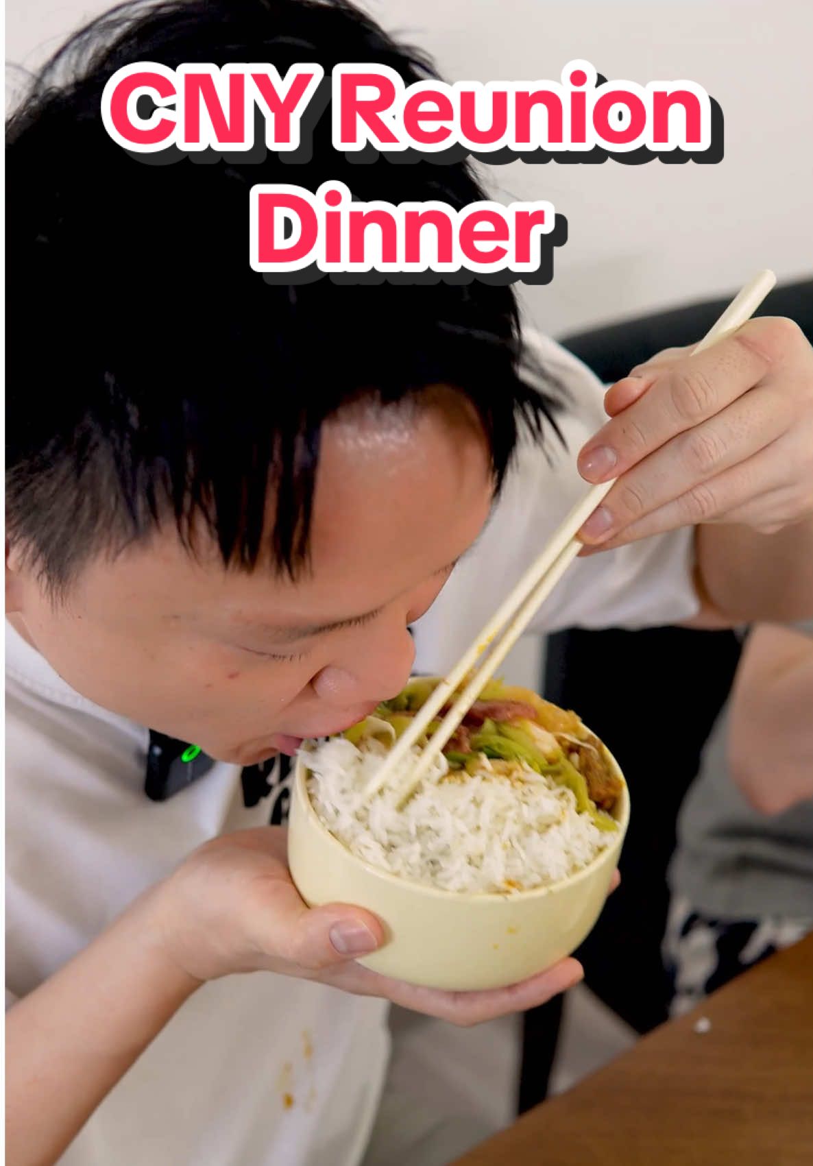 Eating cny reunion dinner with my family! REALLY GOOD OR NOT? @Reckitt OTC  #hungrysam #reallygoodornot #cnyfood #gavisconmy #PerutTenangRasaMenang