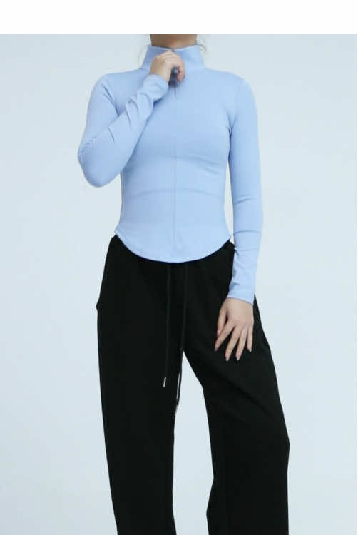 Zipper slim fit is very skin friendly #fyp #gym #legging #timeoff #2025 #fashionlookbook #tiktokshop #TikTokShopJumpstartSale #yoga 