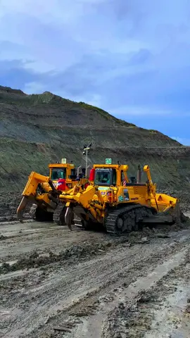Dozer aja berpasangan, masa km nggk ? Ehh yaampun 🫢 #berandakalian #operator #operatormuda #fyppppppppppppppppppppppp #buma #tambangbatubara #storytambang #ryp #fyp #trending 