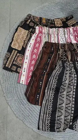 celana pendek santai hommy wanita, celana pendek motif rayon #ramadanekstraseru #WIBGAJIAN #celanasantai #celanapendekhommy #celanahommy 