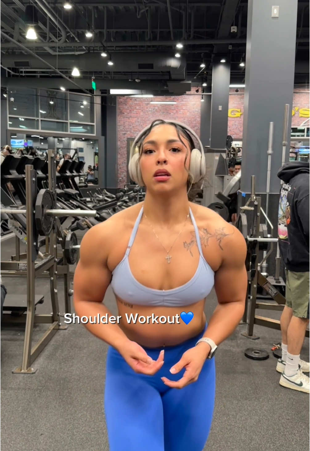 Shoulders def becoming a fav💙 #GymTok #fyp #shoulders #Fitness #workout #upperbody #fy #fypシ #girlswholift #inspo #GymLife #foryoupage 