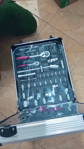 Set Tool Kit 187 Pcs Lengkap desain Koper portable  #alatsetperkakas#toolkit#setperkakas#settoolkit#perkakasbengkel#perkakas#toolkitset#koperperkakas#iskutoolsetbox#kuncisocket#obeng#matabor#socketwrench#187pcstoolssetwitbox 