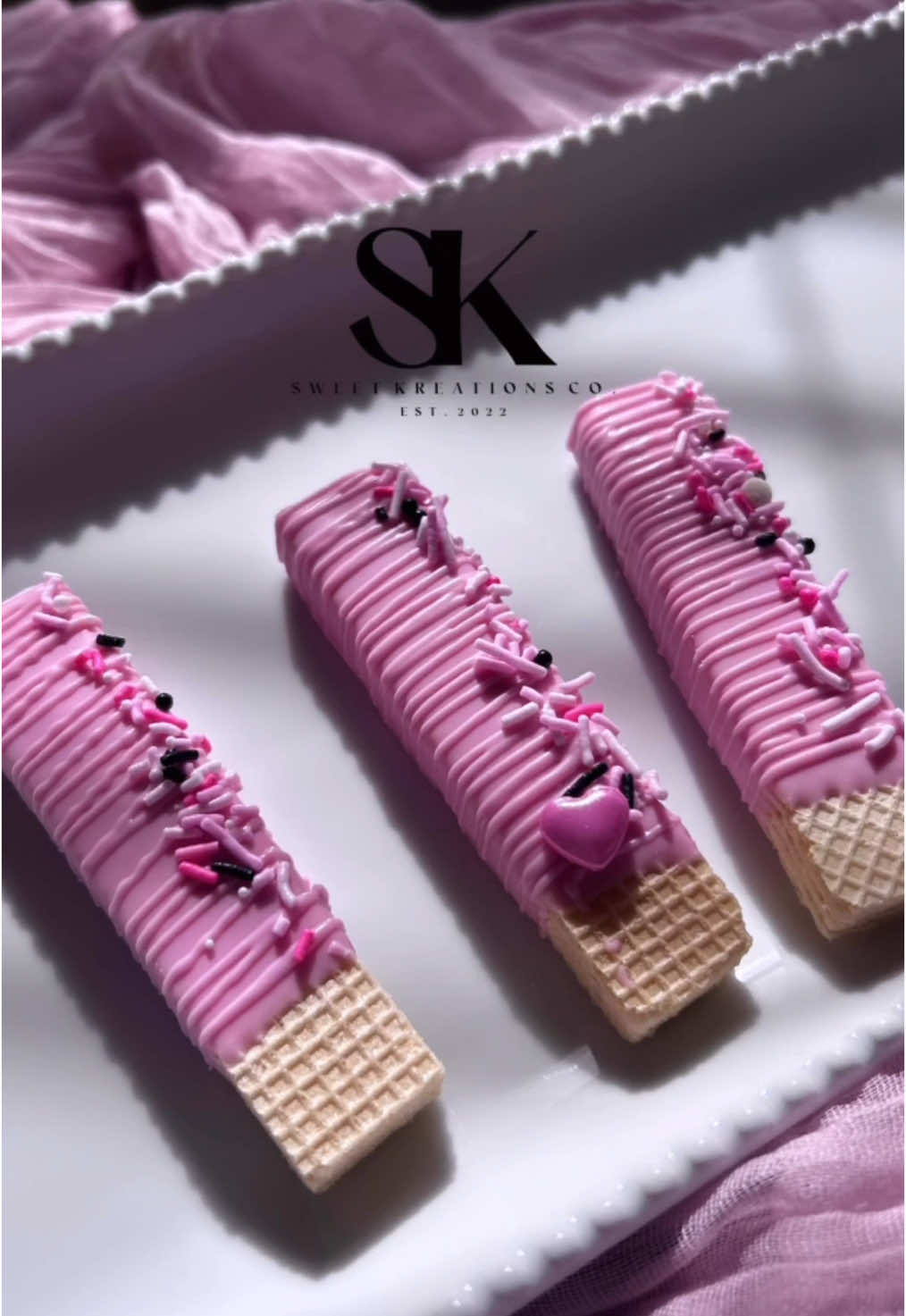 I was asked to share some Valentines Day Wafer Cookie ideas🩷 Going to share a few. I call this one “pretty in pink”💕 • • Sprinkle mix from: @sweetapolita beauty + bows  Chocolate from: @Stover & Company  Color: @Colour Mill 🌈 baby pink  #cookies #wafers #wafercookies #chocolate #stoverandcompany #ValentinesDay #valentines #baker #treatmaker #homebakery #explorepage #fyp #foryourpage #supportsmallbusiness #smallbusinessowner #orlandobaker #shopsmall #shoplocal #instadaily #reels #reelsofinstagram #instareels 