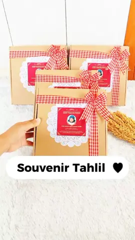 Bismillah ❤️HAMPERS FAHIMAMUKENA❤️ 💮SOUVENIR SAJADAH SABLON💮 Assalamualaikum Fahimamukena ngeluarin produk baru lhoo😍 Souvenir Sajadah ini cocok untuk acara : 🔸Tahlilan 7Harian, 40Harian, 1000Harian 🔸Pengajian 🔸Oleh-oleh Haji/Umroh 🔸Dll PAKET SOUVENIR SAJADAH berisi : 🔸1 Sajadah REGULAR Bludru Ukuran BESAR (60x110cm) + SABLON 🔸1 Tasbih (Wood Material) 🔸Packing Box Hampers 🔸Packing Cantik Dengan Pita & Kertas Satin Harga : 49.900 SUDAH SABLON (best price) Barang High Quality💚 🌹Nb : FREE GRATIS KARTU UCAPAN ACARA TAHLILAN 🌹Nb : KARTU UCAPAN ULTAH, WEDDING BISA REQUEST JUGA Terlihat mewah dan super elegan gift package dari Fahimamukena ini tentunya berbahan istimewa, dan dikemas dengan cantik. InsyaAllah dengan kamu memberikan Islamic gifts maka pahalanya akan mengalir kembali kepadamu jg😍 Jazakumullah khair, Semoga bermanfaat💚 #souvenirpengajian #hamperstahlil #souvenirtahlil #souvenirsajadah #souvenirtahlilan #souvenirtahlil #souvenirulangtahun #hamperstahlilan #sajadahsablon #souvenirsajadahsablon #souveniraqiqahan #souvenir40hari #souvenir100hari #souvenir1000hari #souvenir2tahun #souvenirnikah #souvenirnikahan #sajadahsablon1000hari #hamperssajadahsablon #souvenirpengajianmurah #sajadahsouvenir #hamperssajadah #souvenirhaji #souvenirumroh #hampersumroh #hampershaji #oleholehumroh #oleholehhaji #souvenir7harian #souvenir1tahun