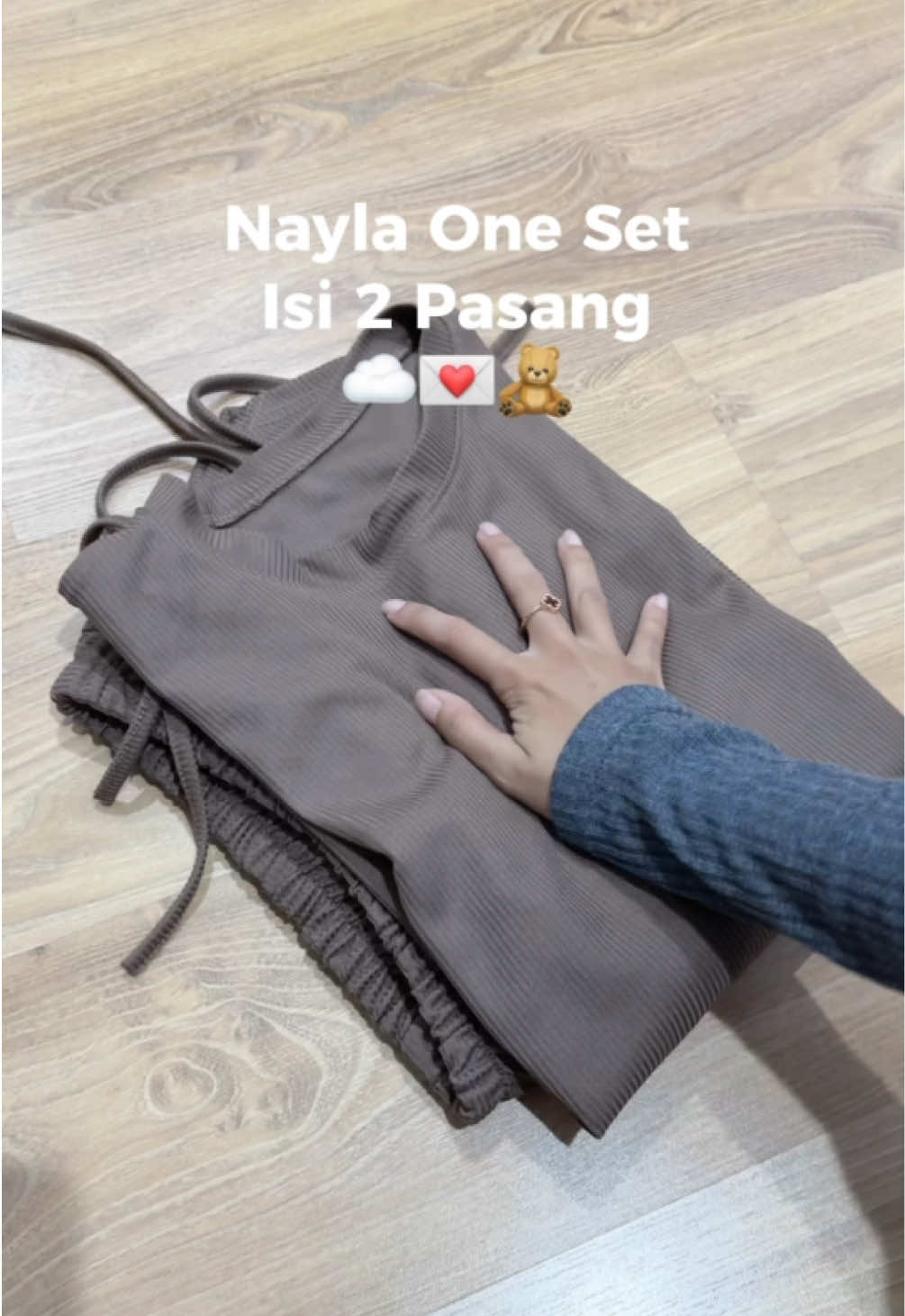 Promo hemat Nayla Set isi 2 Pasang. Bahan knit adem dan nyaman. Yukkk order skrg juga 🥰😍. #oneset #outfit #OOTD 