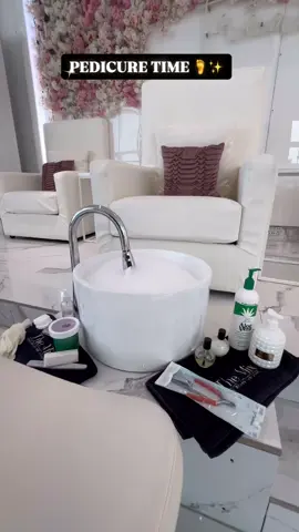 Pedicure time  #fyp #explore #djibouti #djiboutitiktok🇩🇯🇩🇯 #foryourpagetiktok #beautysalon #pedicure #djiboutitrend #TheMixSalon #viralvideos #selfcaretiktok 